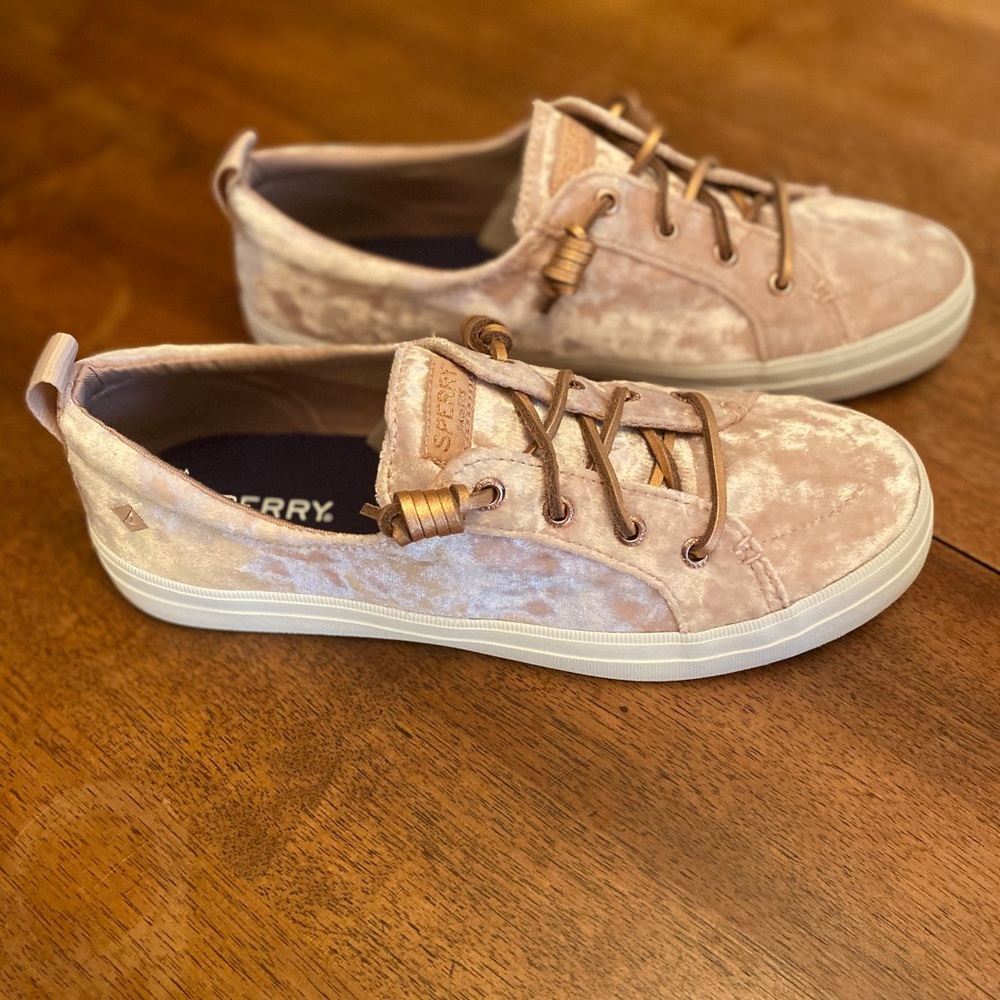 Sperry Women's Crest Vibe Velvet Sneaker